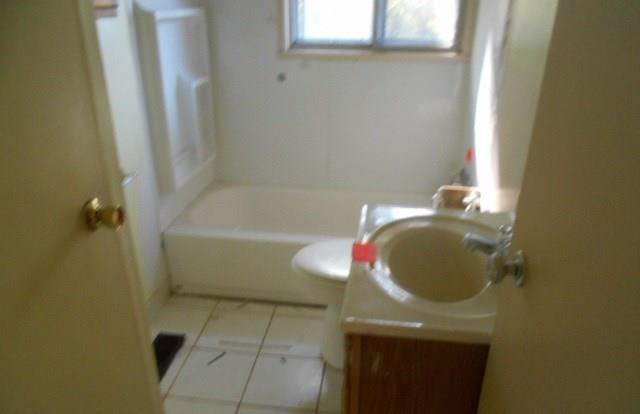 5531 Marilyn Road Indianapolis, IN 46226 - Photo 10 of 12 Gallery Image 10