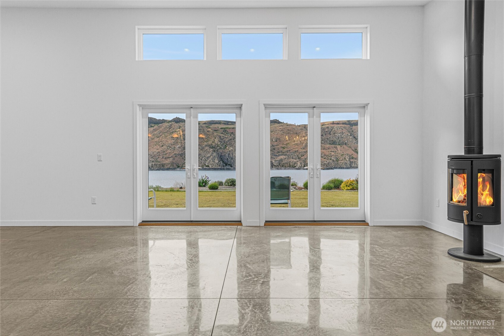 4205 Plum Point Road Grand Coulee, WA 99133 - Photo 14 of 39 a view of empty room with windows