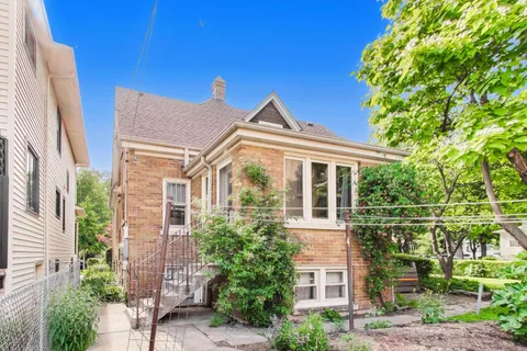 $500,000 | 1104 Clarence Avenue, Oak Park, IL 60304