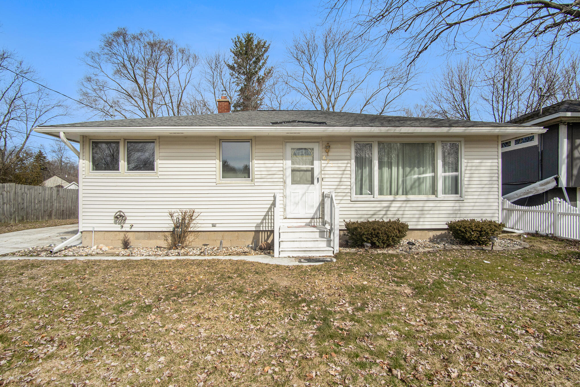 690 August Road Norton Shores, MI 49441 - Photo 1 of 27 DSC08269