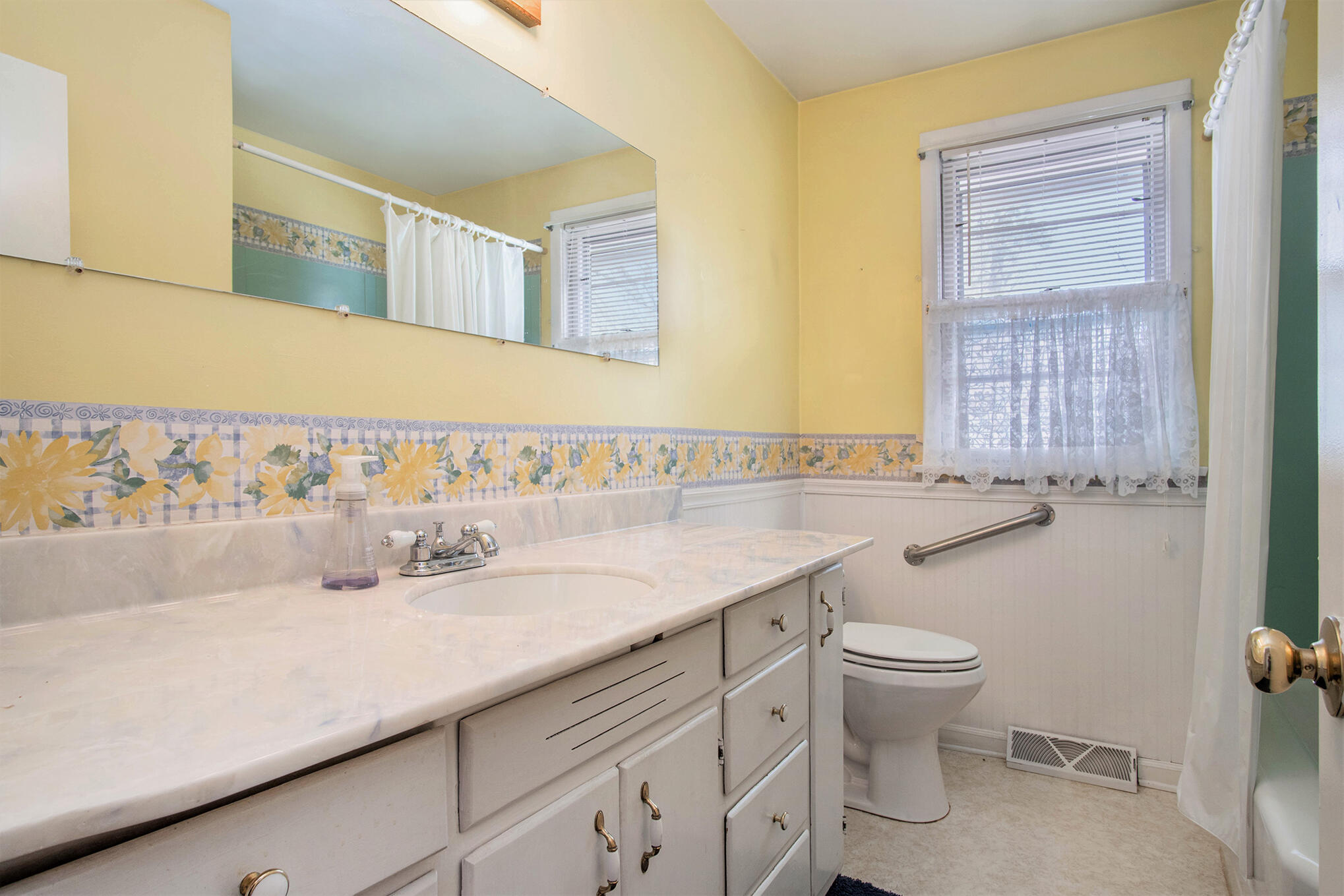 690 August Road Norton Shores, MI 49441 - Photo 14 of 27 DSC08304