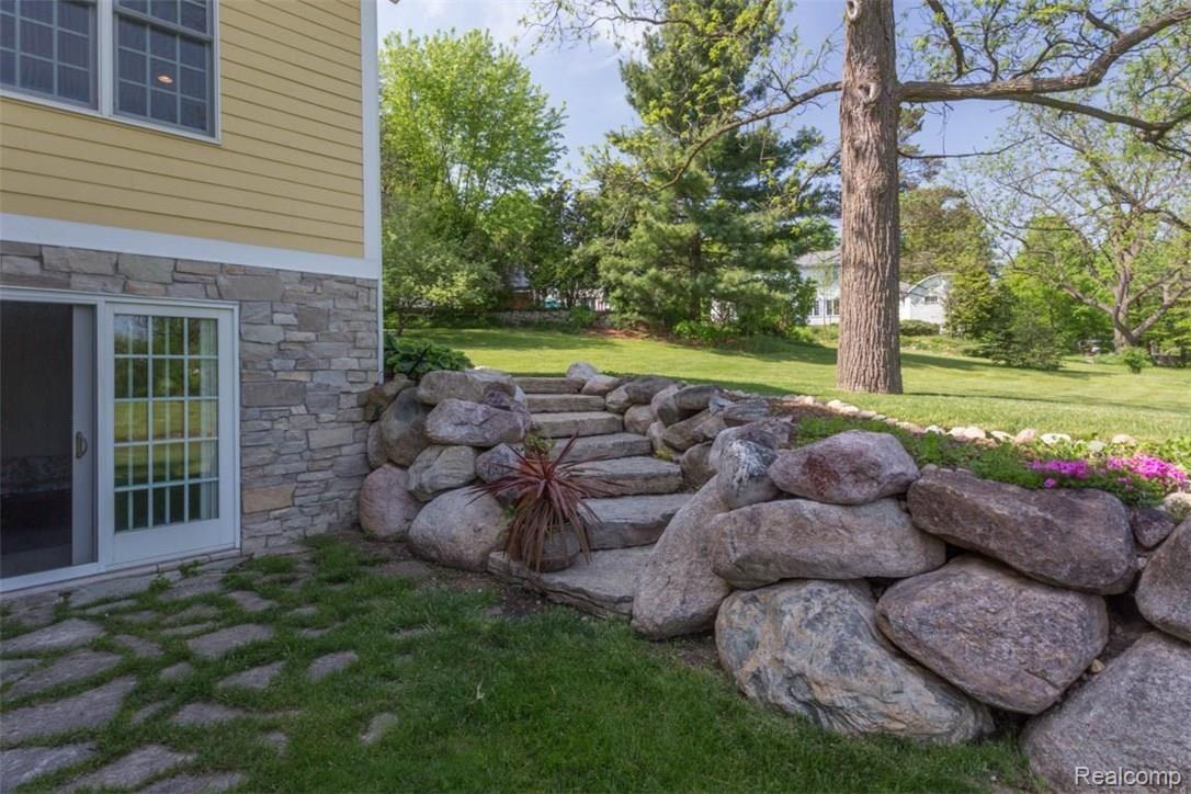 63 Waldon Road Clarkston, MI 48346 - Photo 79 of 83 front_7.jpg