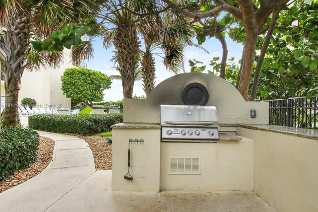 a view of entryway that has garden