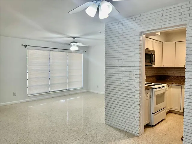 $2,100 | 4307 Sea Grape Drive, Unit 1, Fort Lauderdale, FL 33308