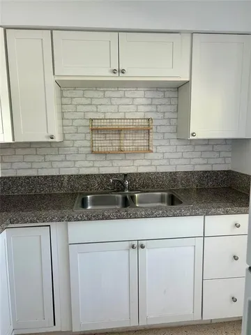 $2,100 | 4307 Sea Grape Drive, Unit 1, Fort Lauderdale, FL 33308