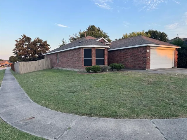 a view of a back yard of the house