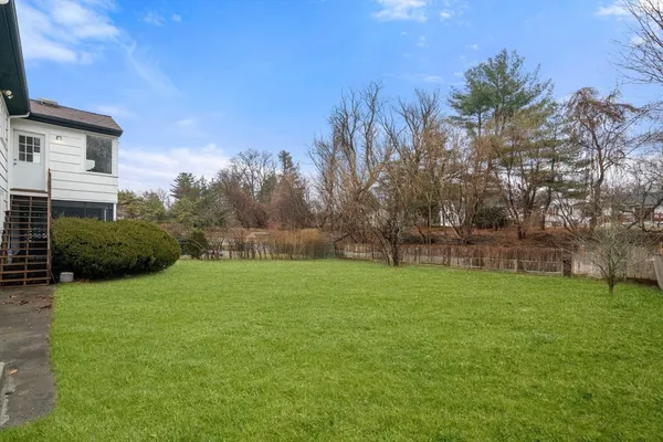 $2,550,000 | 520 Clinton Road, Brookline, MA 02467