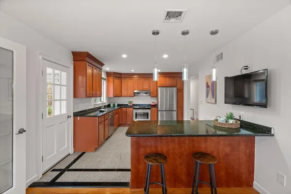 $2,550,000 | 520 Clinton Road, Brookline, MA 02467