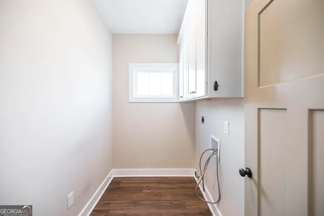 a view of utility room