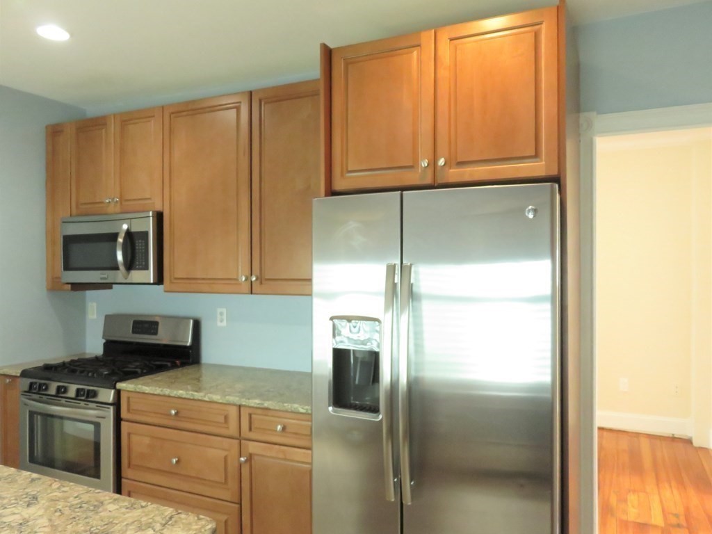 21 Harding Terrace Dedham, MA 02026 - Photo 3 of 30