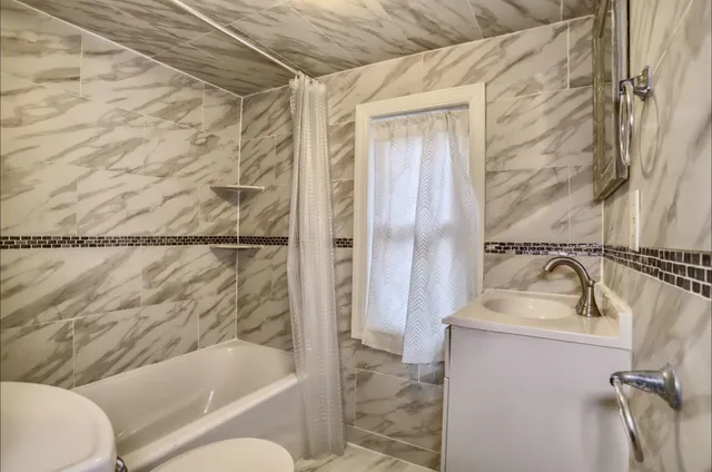 $1,800 | 206 Dodd Street, Unit 3, Weehawken, NJ 07086