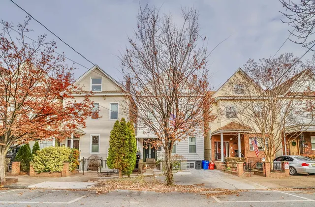 $1,800 | 206 Dodd Street, Unit 3, Weehawken, NJ 07086