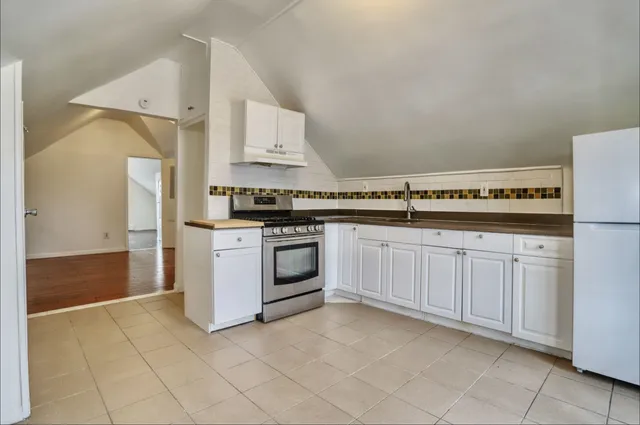 $1,800 | 206 Dodd Street, Unit 3, Weehawken, NJ 07086