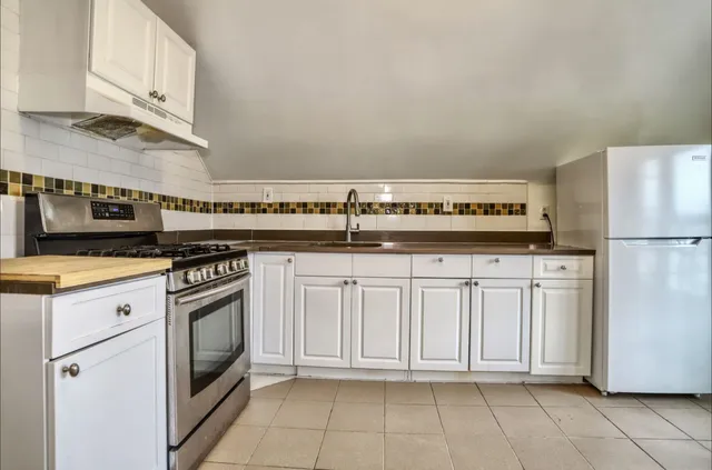 $1,800 | 206 Dodd Street, Unit 3, Weehawken, NJ 07086