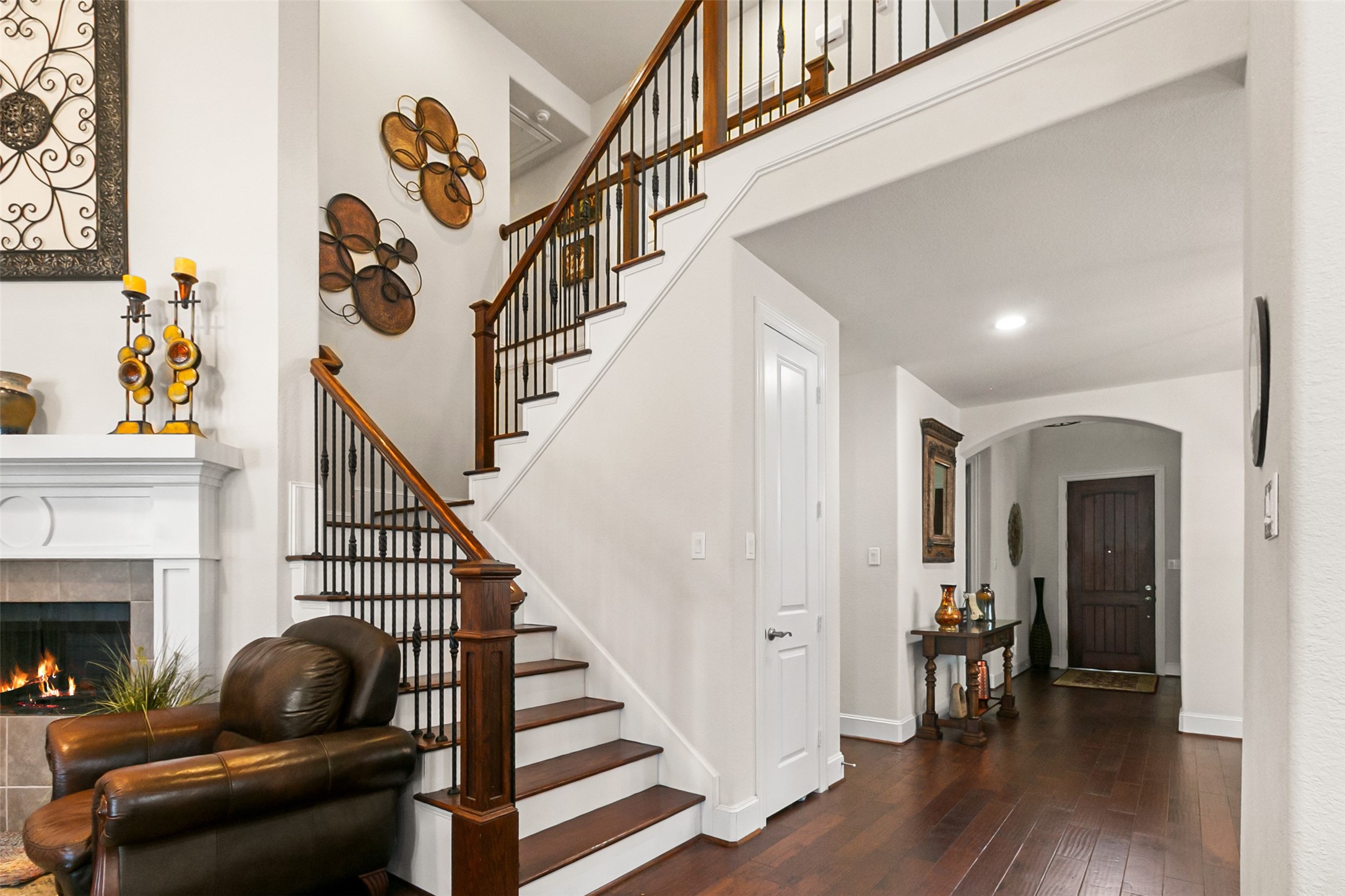2735 Maple Oak Lane Manvel, TX 77578 - Photo 16 of 41 Upgraded staircase w/iron spindles