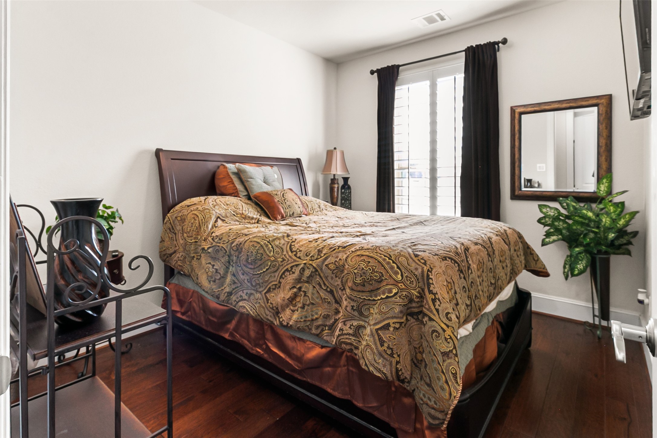 2735 Maple Oak Lane Manvel, TX 77578 - Photo 21 of 41 Downstairs Guest Ensuite