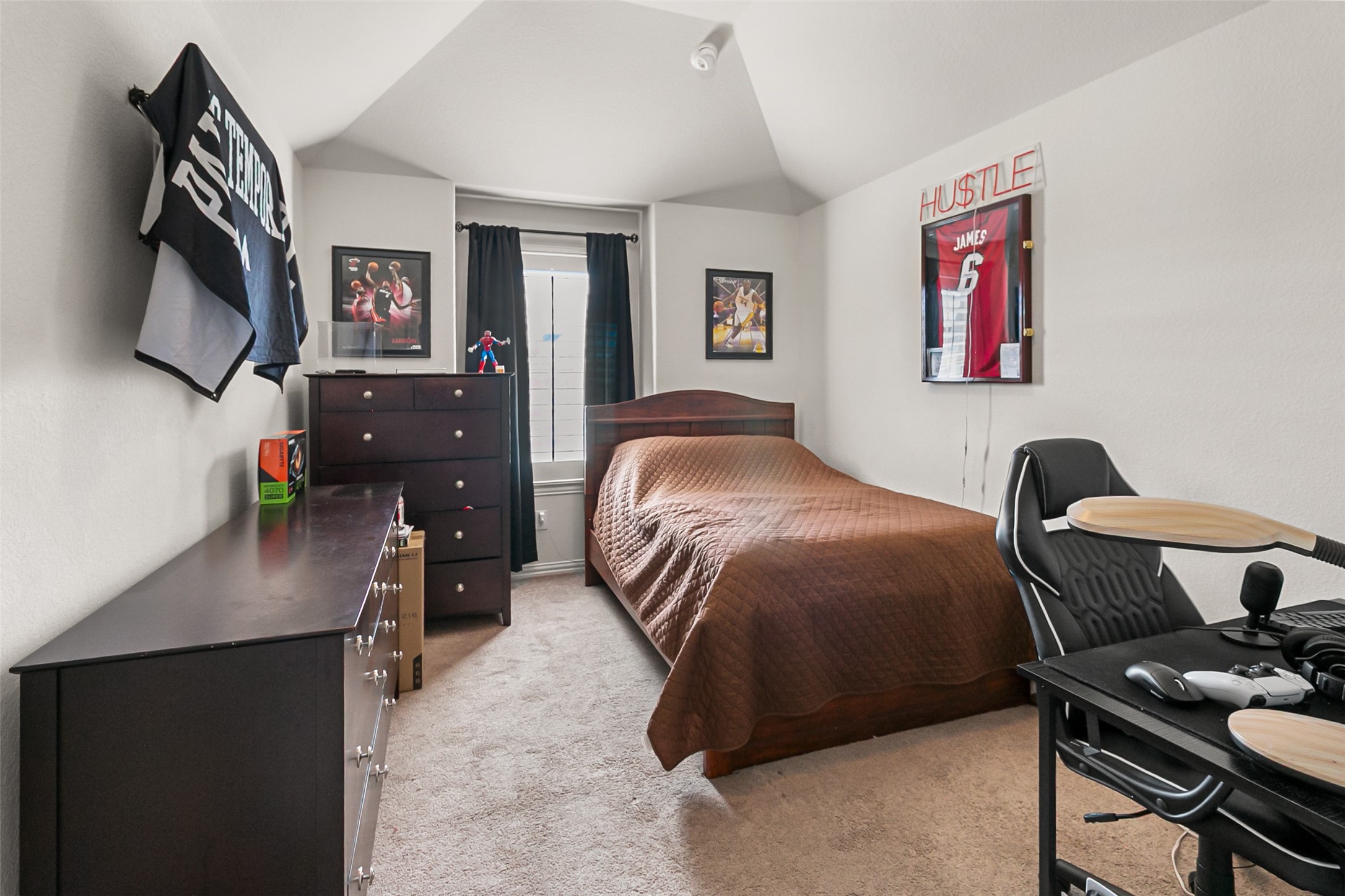 2735 Maple Oak Lane Manvel, TX 77578 - Photo 26 of 41 Upstairs Bedroom #4 ensuite