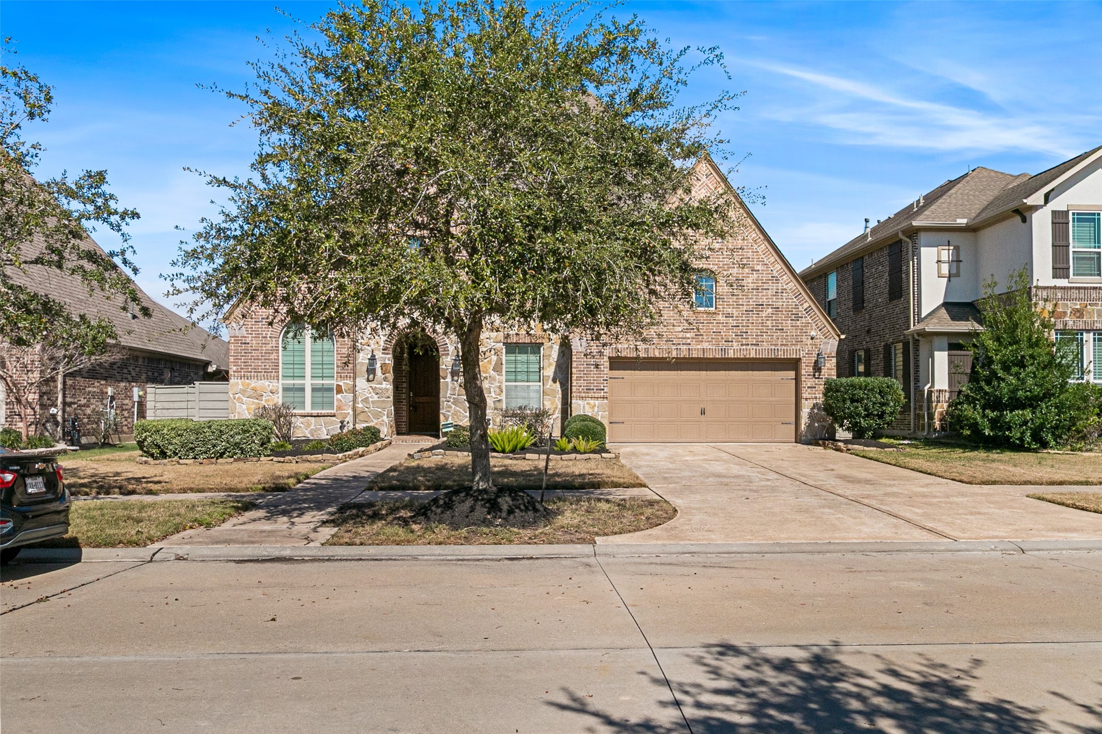 2735 Maple Oak Lane Manvel, TX 77578 - Photo 5 of 41 3 Car Garage w/ additional Driveway space for parking