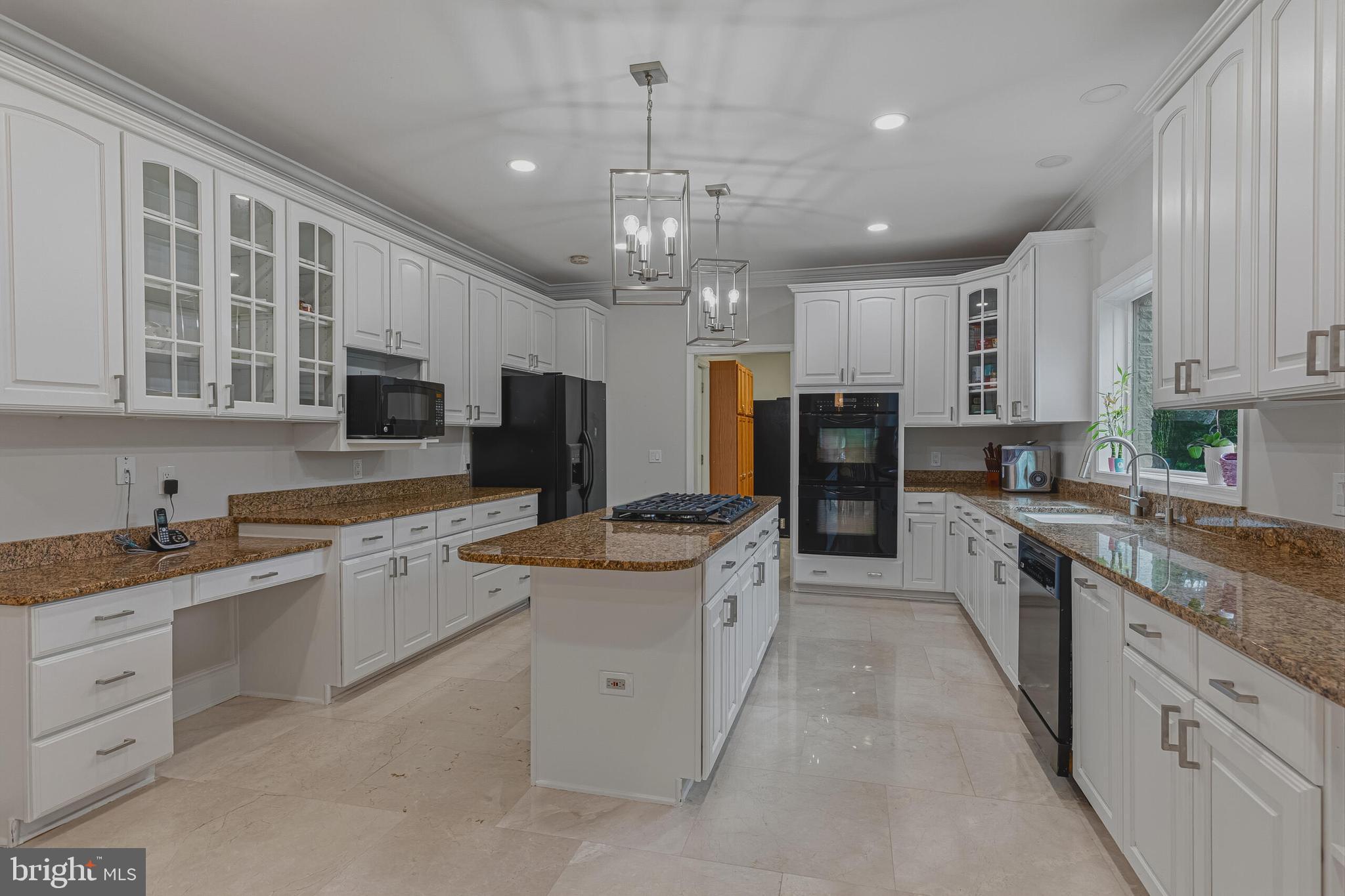 837 Seneca Road Great Falls, VA 22066 - Photo 12 of 49