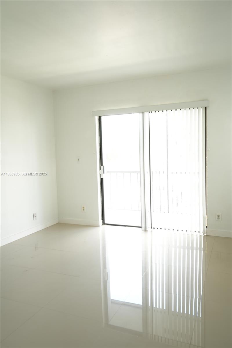2800 South University Drive, Unit 2A Davie, FL 33328 - Photo 15 of 23 an empty room with a window