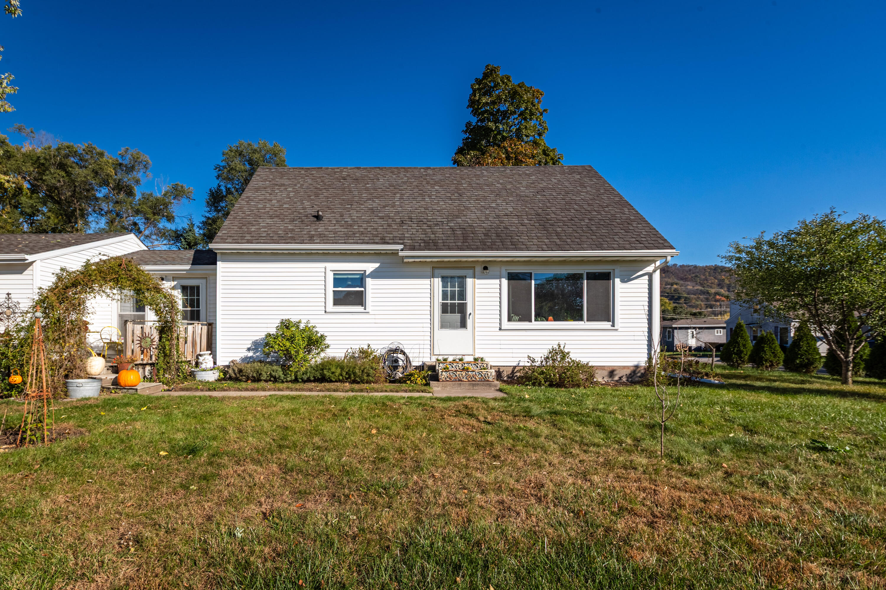3147 29th Street South La Crosse, WI 54601 - Photo 2 of 13 C24I6504-HDR