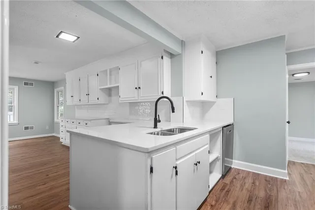 $369,900 | 810 Ferndale Boulevard, High Point, NC 27262