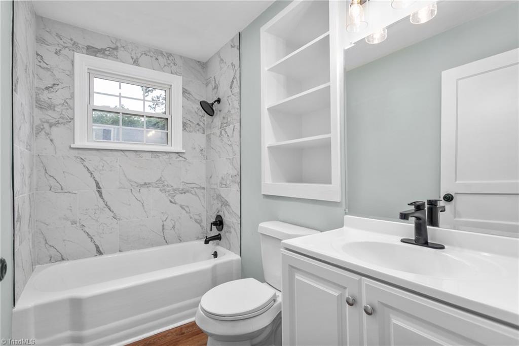 810 Ferndale Boulevard High Point, NC 27262 - Photo 20 of 36 Hallway Bath