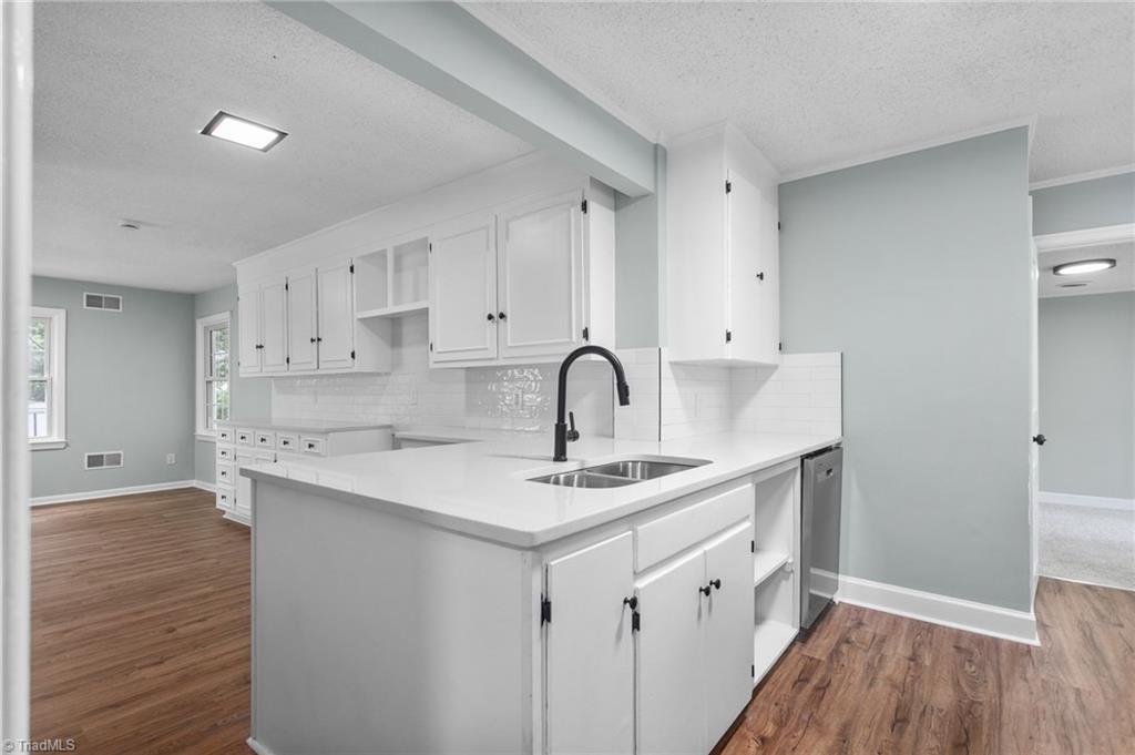 810 Ferndale Boulevard High Point, NC 27262 - Photo 4 of 36