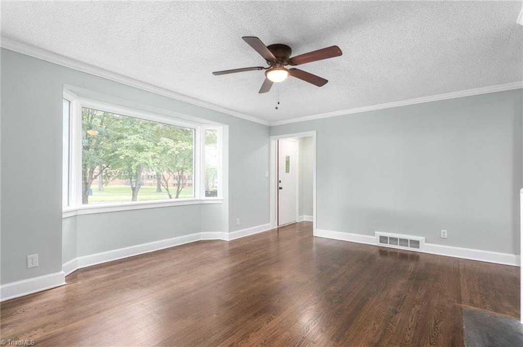 810 Ferndale Boulevard High Point, NC 27262 - Photo 10 of 36 Family Room