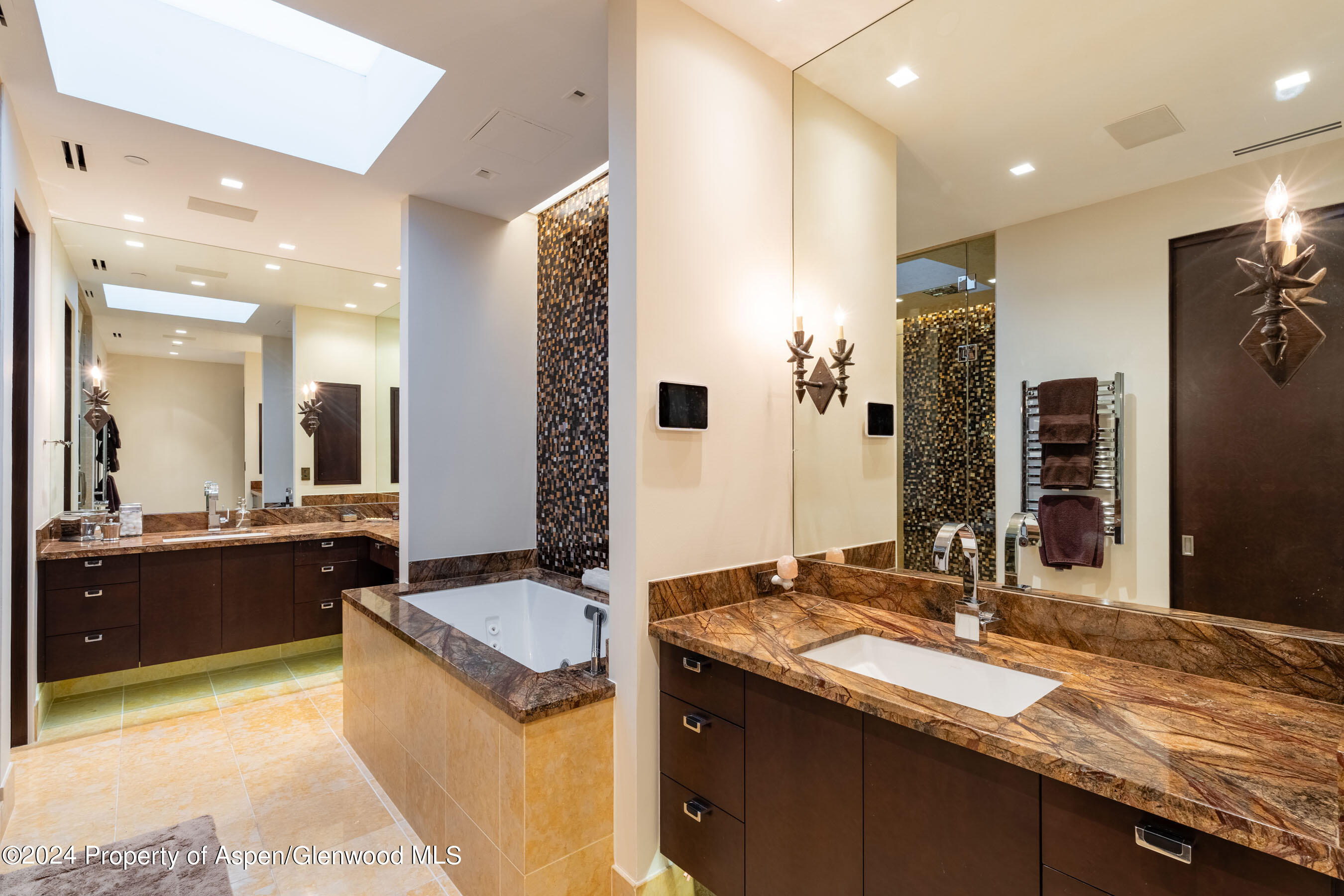 405 South Monarch Street, Unit P2 Aspen, CO 81611 - Photo 14 of 34 Primary Suite Bathroom