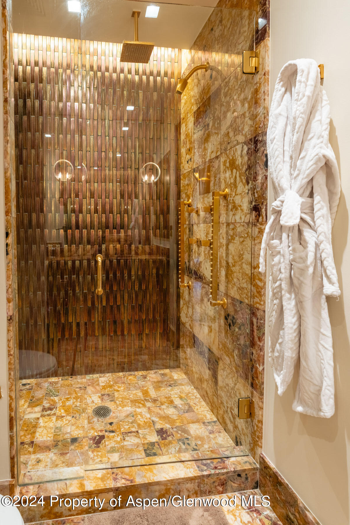405 South Monarch Street, Unit P2 Aspen, CO 81611 - Photo 19 of 34 Guest Suite Bathroom