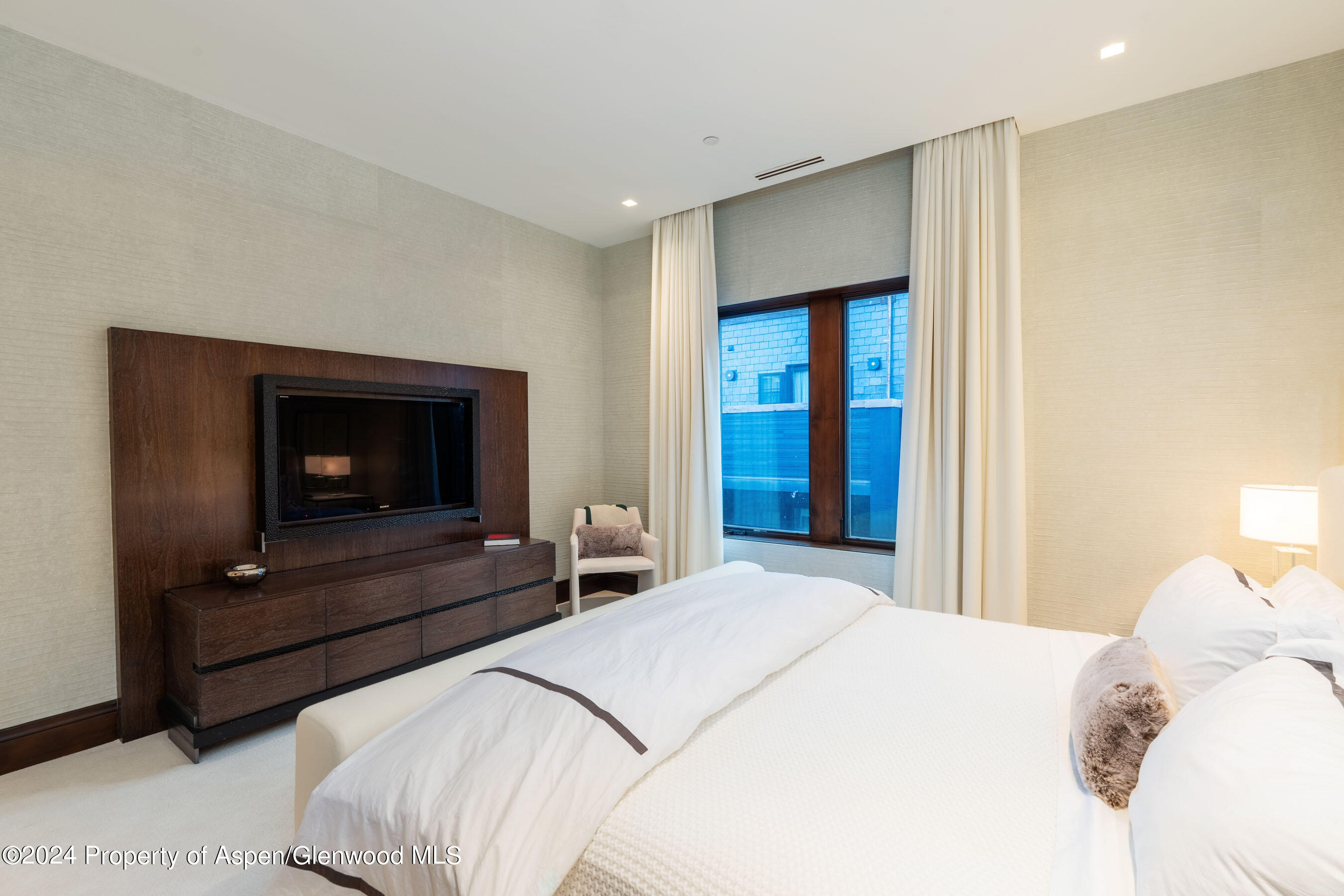 405 South Monarch Street, Unit P2 Aspen, CO 81611 - Photo 21 of 34 Guest Suite