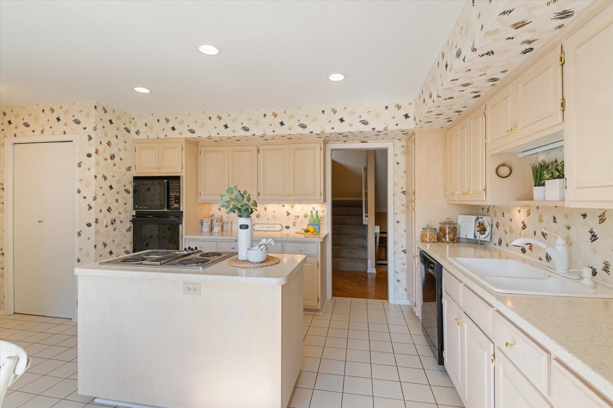 2400 Robin Oak Ridge Minnetonka, MN 55305 - Photo 20 of 48 Gallery Image 20