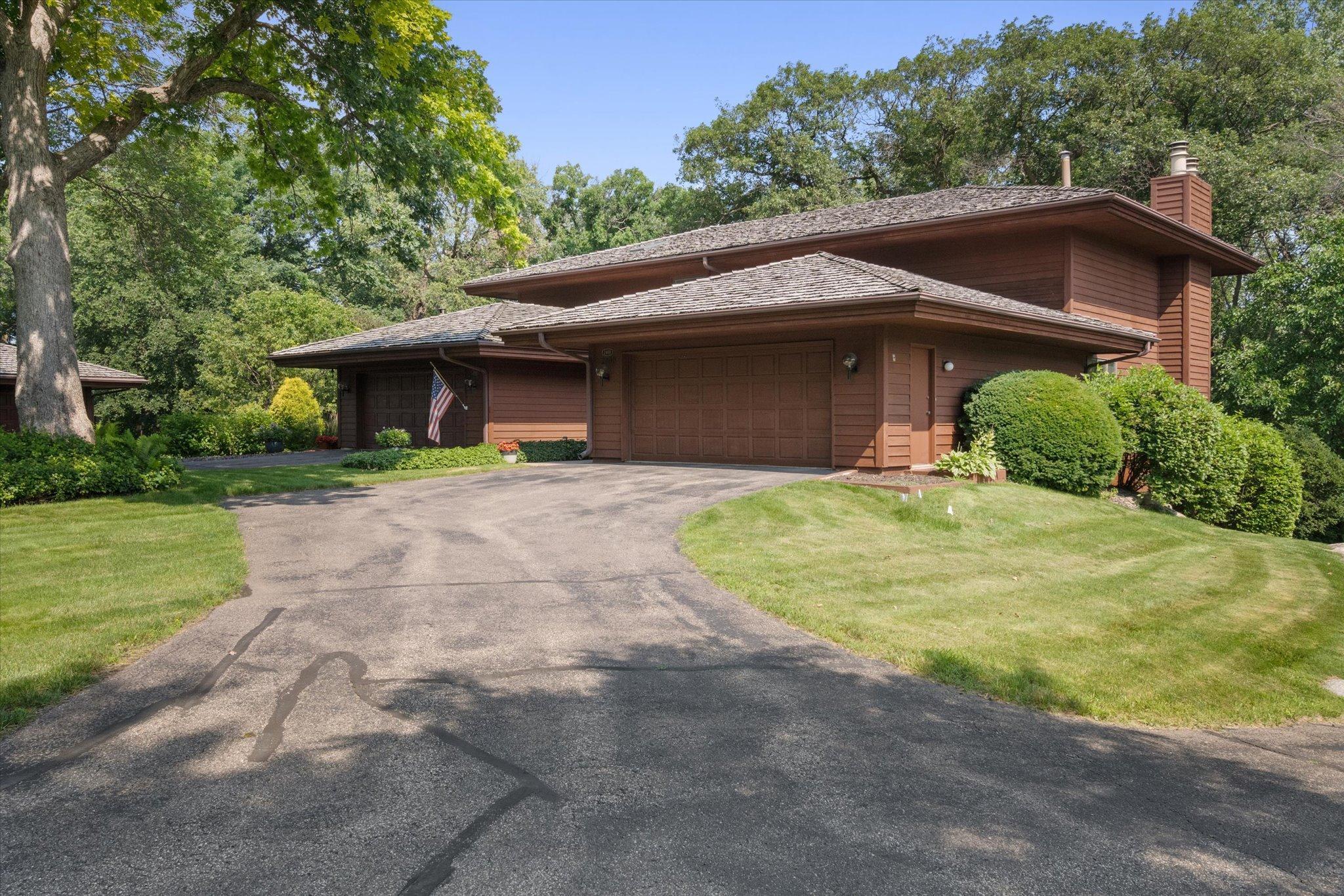 2400 Robin Oak Ridge Minnetonka, MN 55305 - Photo 2 of 48 Gallery Image 2