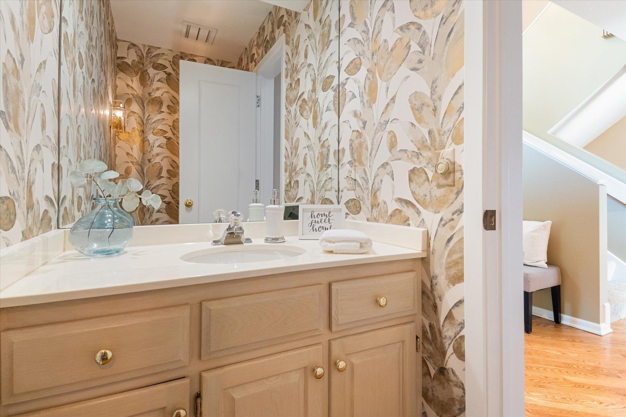 2400 Robin Oak Ridge Minnetonka, MN 55305 - Photo 21 of 48 Gallery Image 21