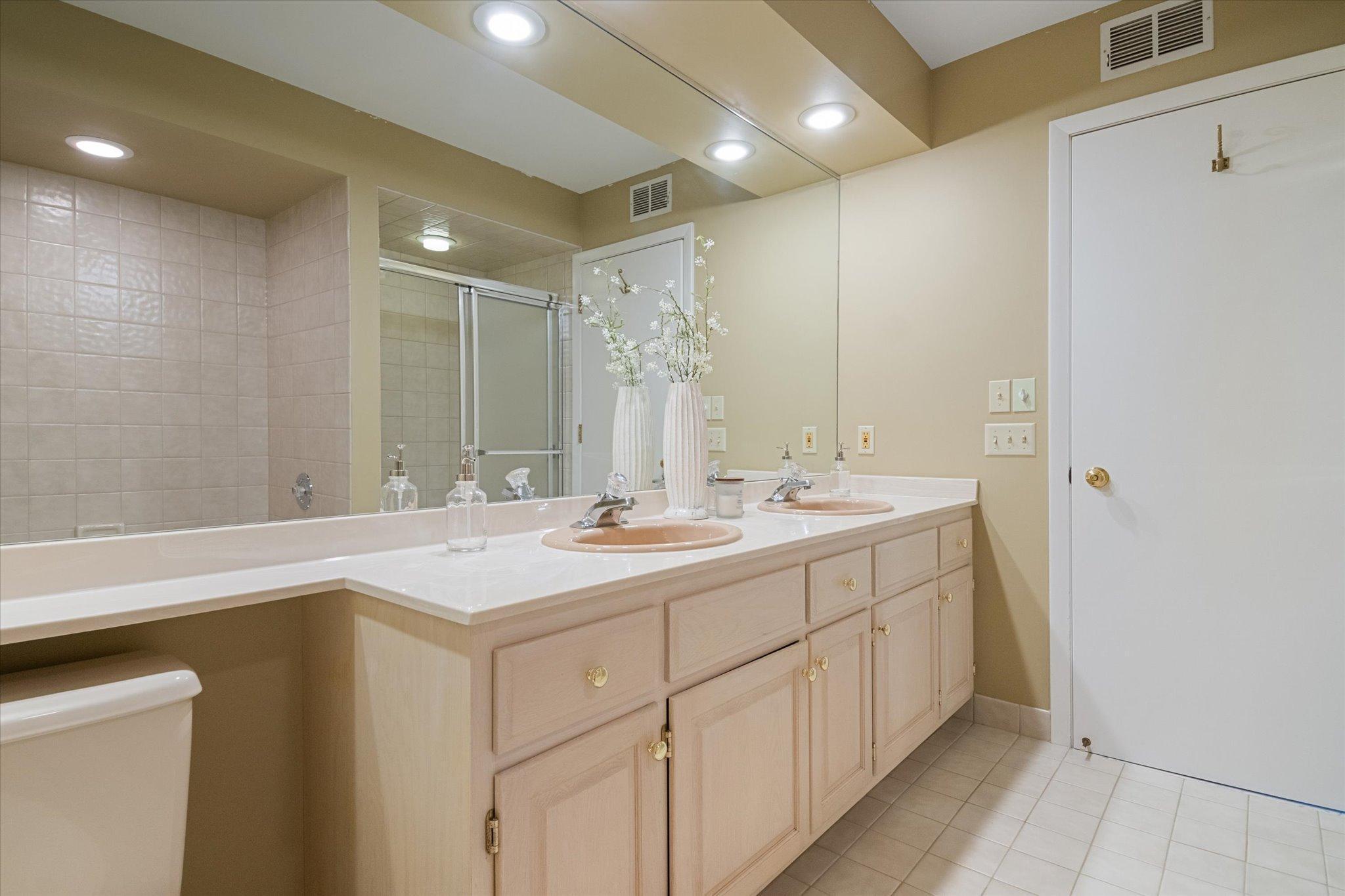 2400 Robin Oak Ridge Minnetonka, MN 55305 - Photo 27 of 48 Gallery Image 27