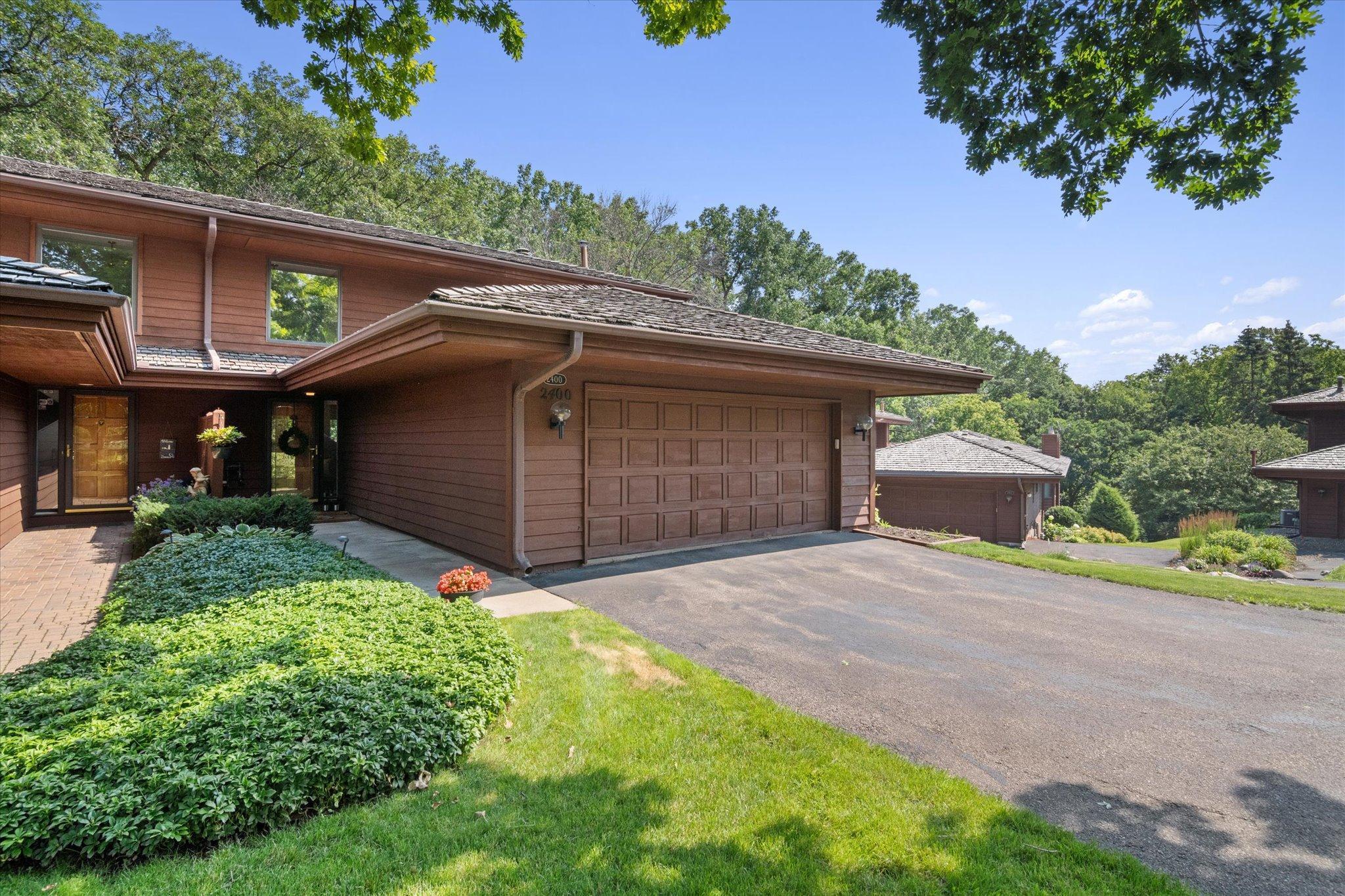 2400 Robin Oak Ridge Minnetonka, MN 55305 - Photo 3 of 48 Gallery Image 3