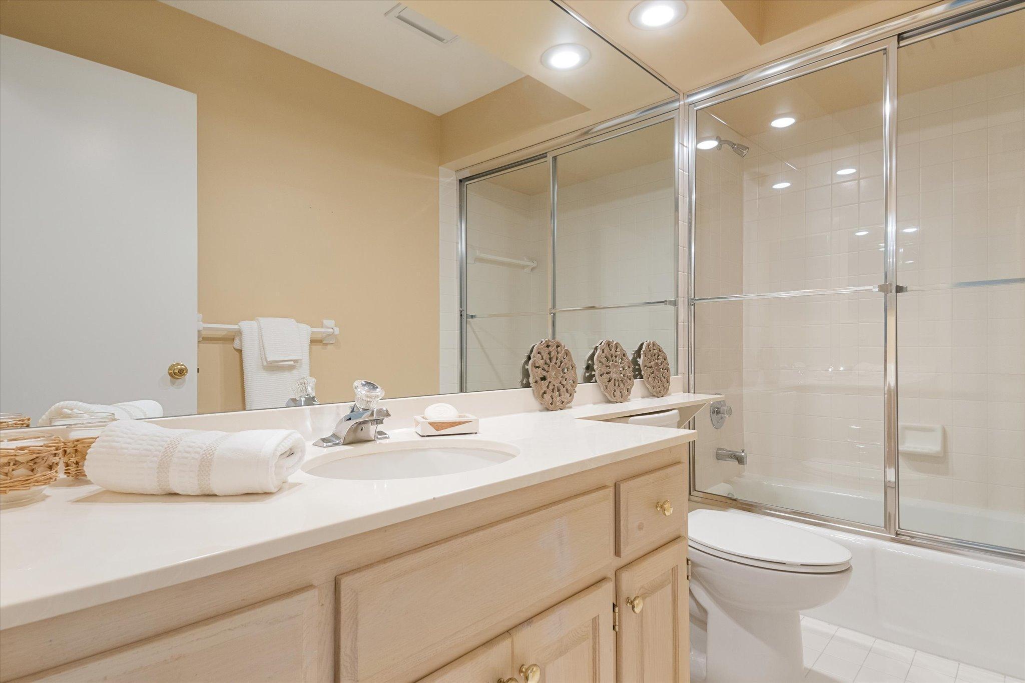 2400 Robin Oak Ridge Minnetonka, MN 55305 - Photo 31 of 48 Gallery Image 31