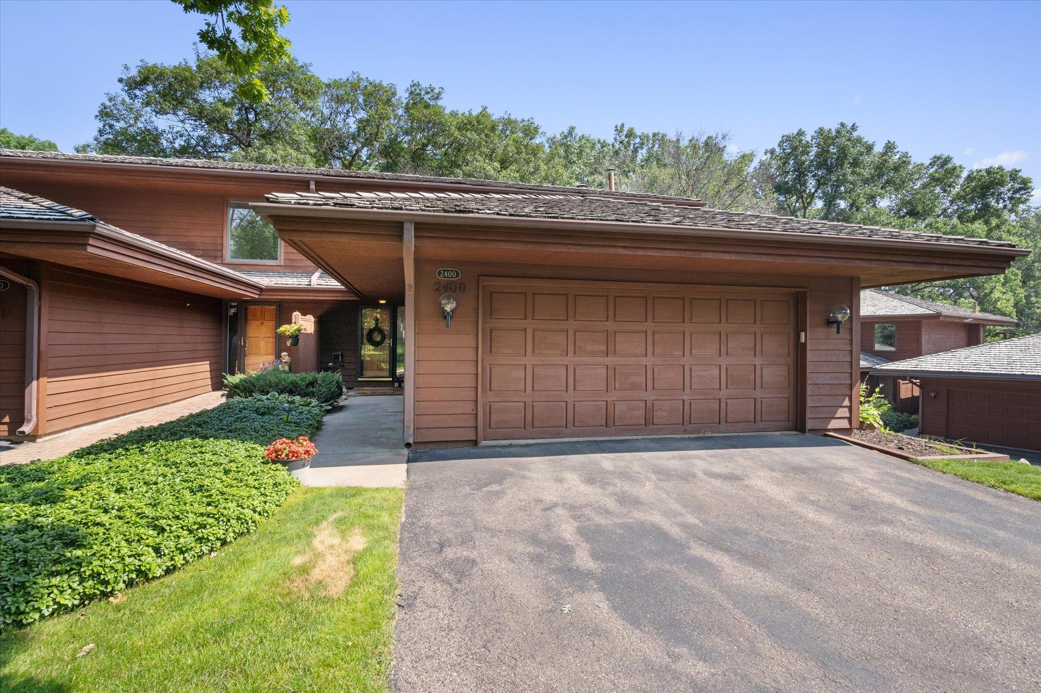 2400 Robin Oak Ridge Minnetonka, MN 55305 - Photo 4 of 48 Gallery Image 4