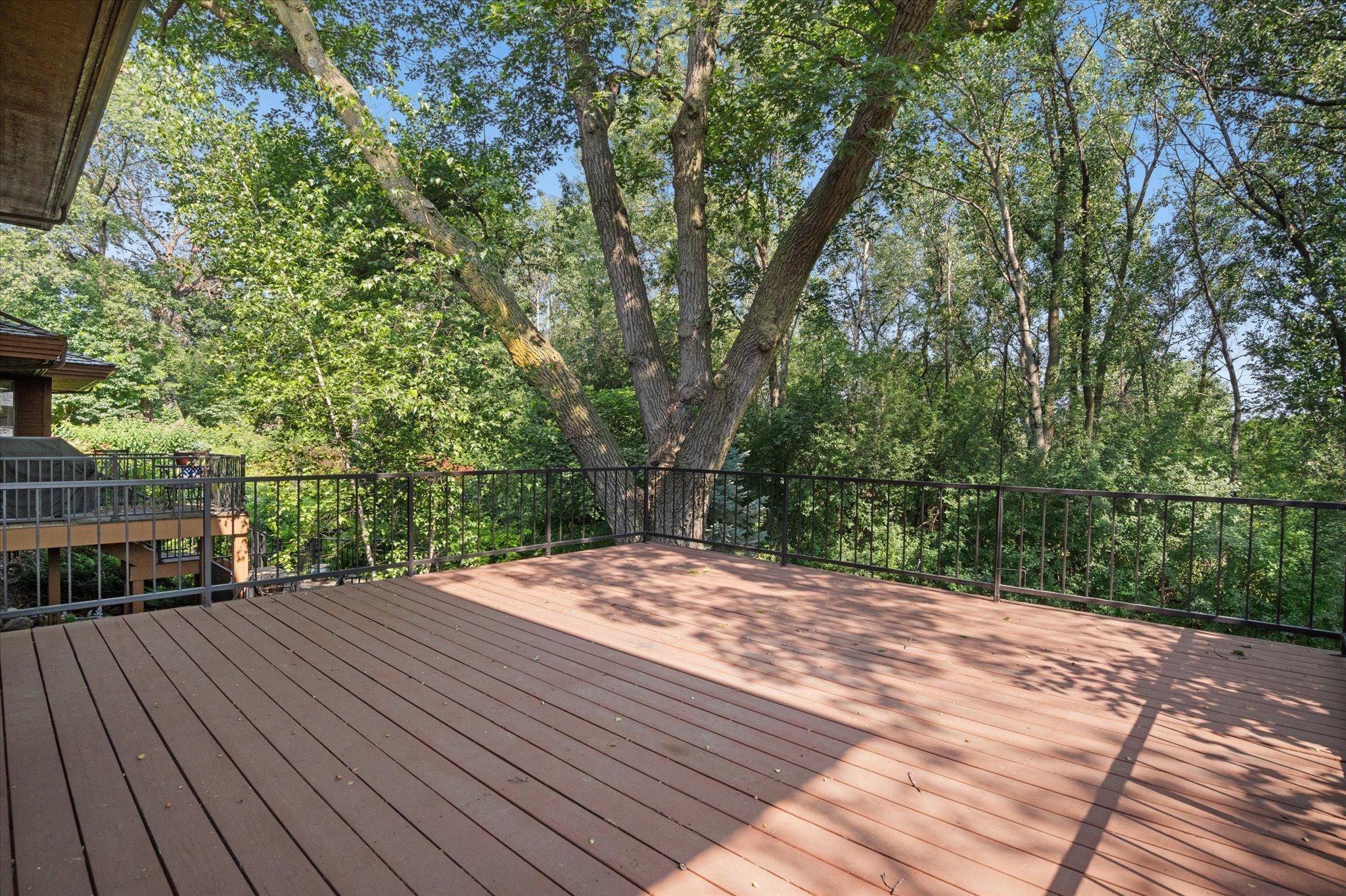 2400 Robin Oak Ridge Minnetonka, MN 55305 - Photo 44 of 48 Gallery Image 44