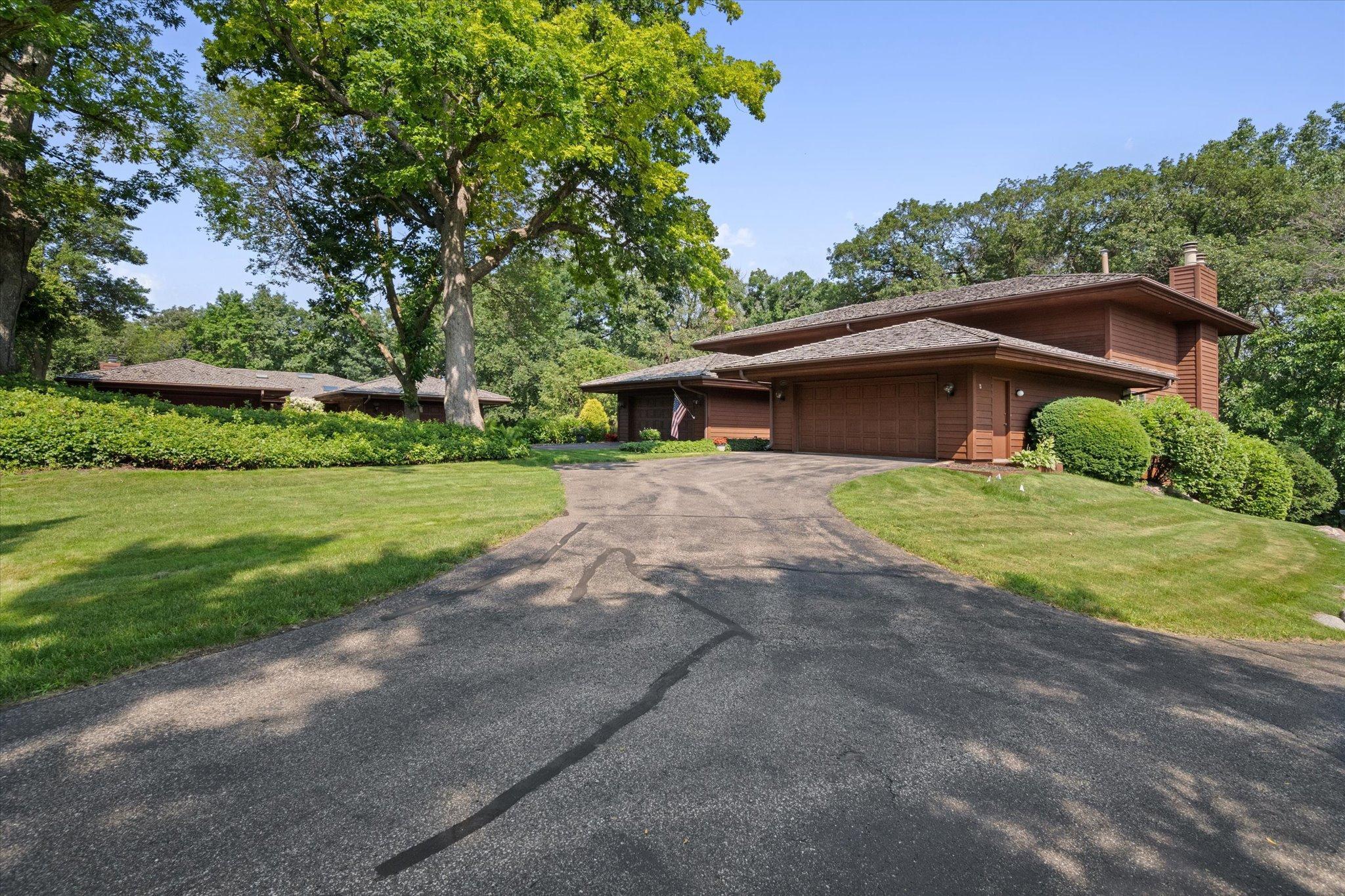 2400 Robin Oak Ridge Minnetonka, MN 55305 - Photo 5 of 48 Gallery Image 5
