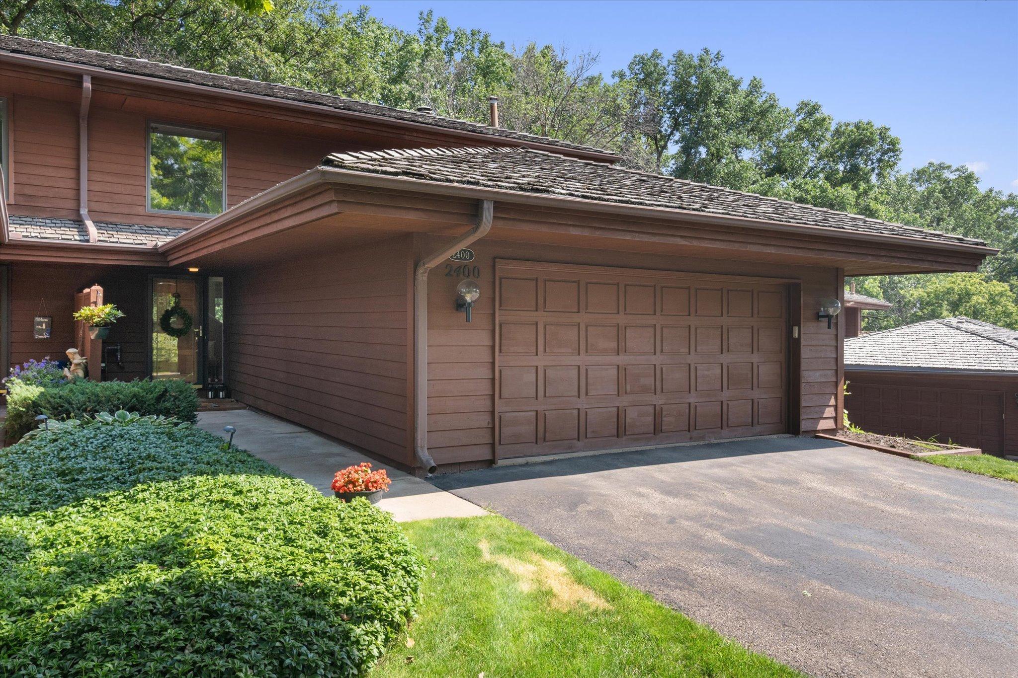 2400 Robin Oak Ridge Minnetonka, MN 55305 - Photo 7 of 48 Gallery Image 7