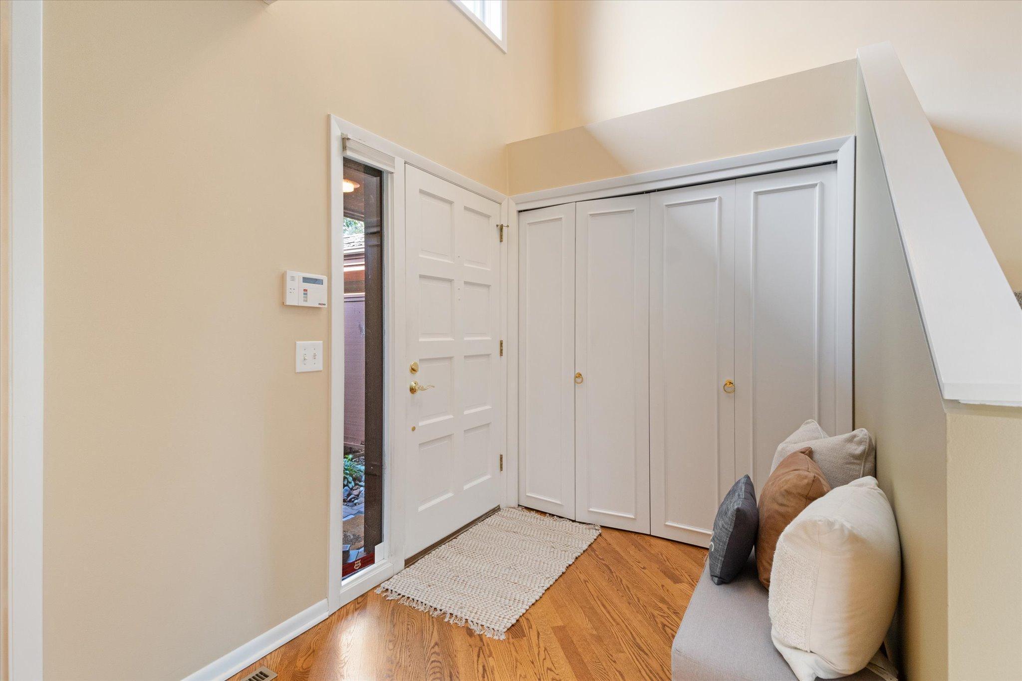 2400 Robin Oak Ridge Minnetonka, MN 55305 - Photo 8 of 48 Gallery Image 8