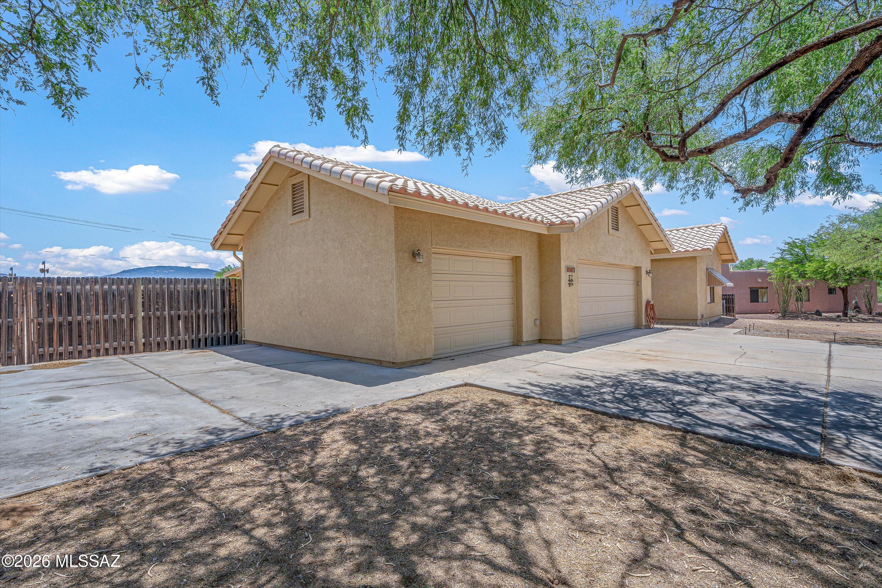4940 North Castle Ridge Road Tucson, AZ 85749 - Photo 38 of 43 03-Front of Home