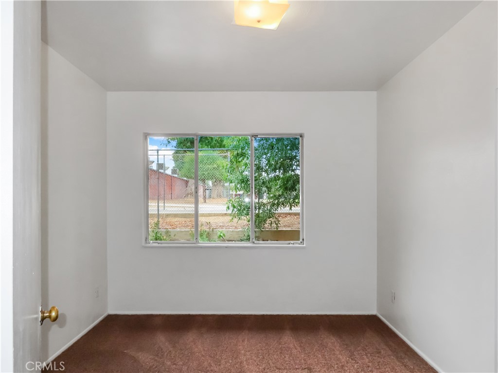 6688 Montclair Drive Riverside, CA 92504 - Photo 13 of 21 an empty room with a window