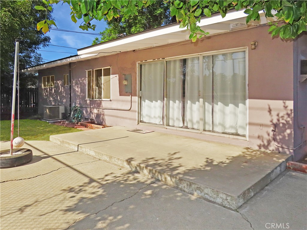 6688 Montclair Drive Riverside, CA 92504 - Photo 20 of 21 a front view of a house with garden