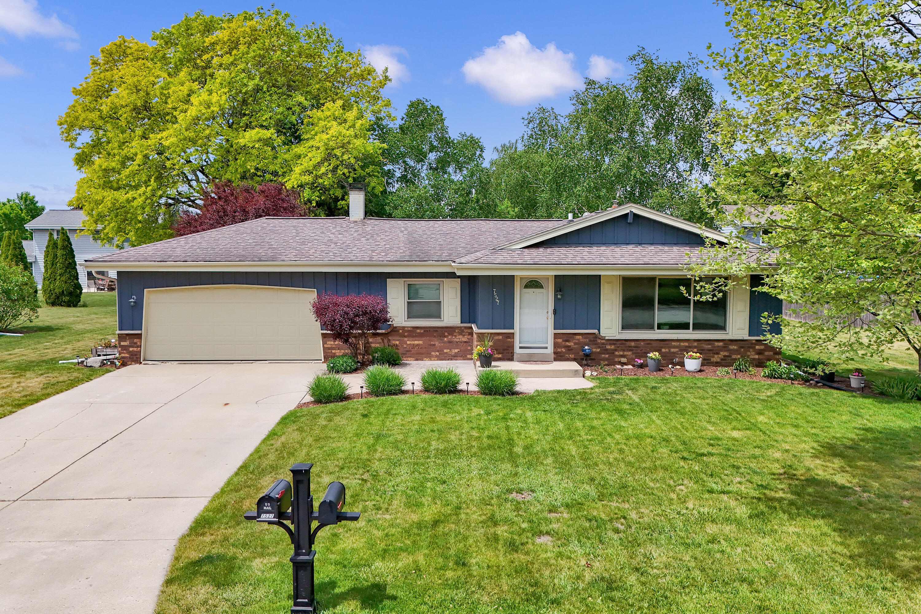 7527 South 73rd Street Franklin, WI 53132 - Photo 1 of 30 Welcome Home!