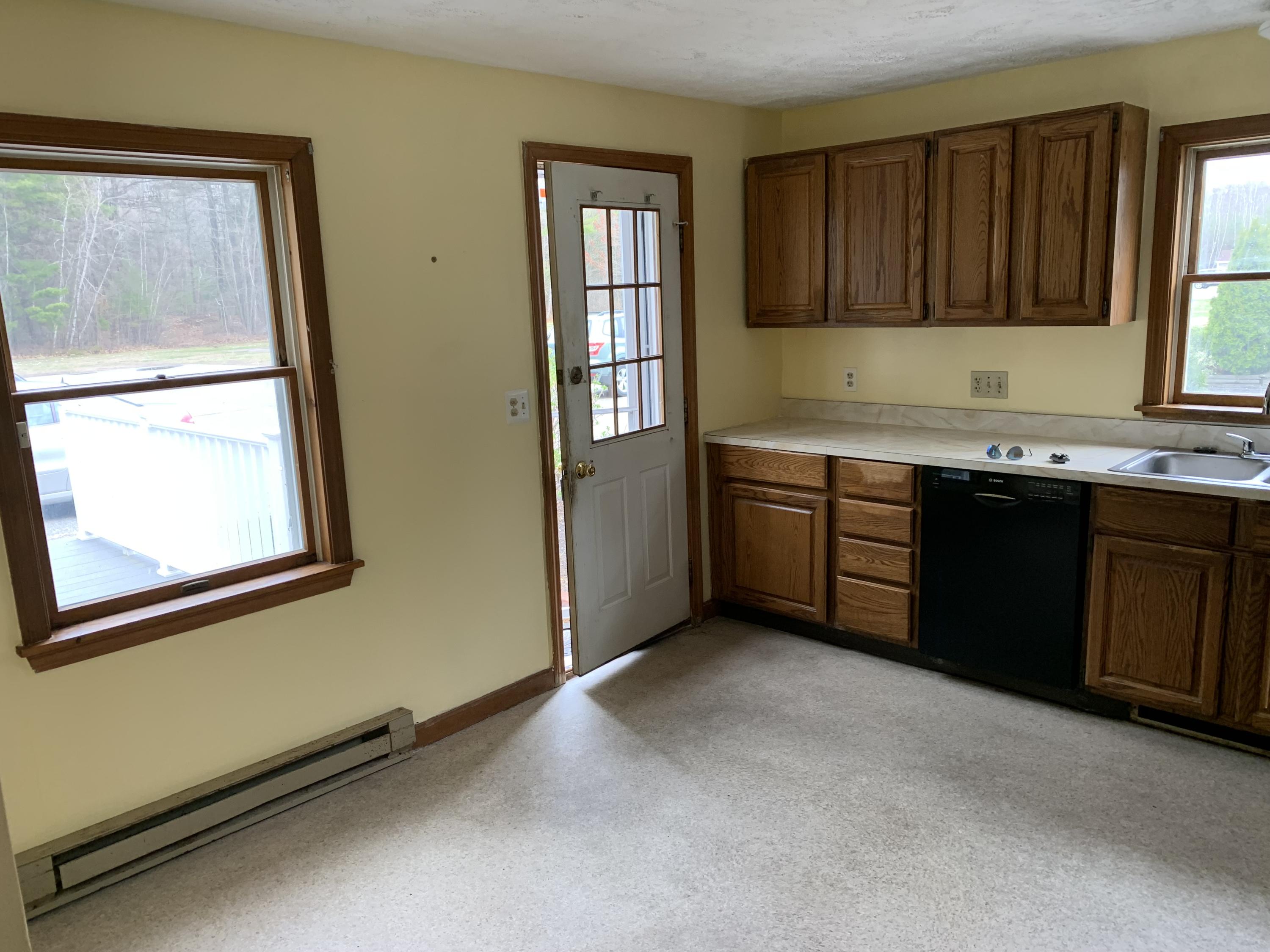 82 Cascade Road, Unit 4 Old Orchard Beach, ME 04064 - Photo 3 of 16 IMG_0402