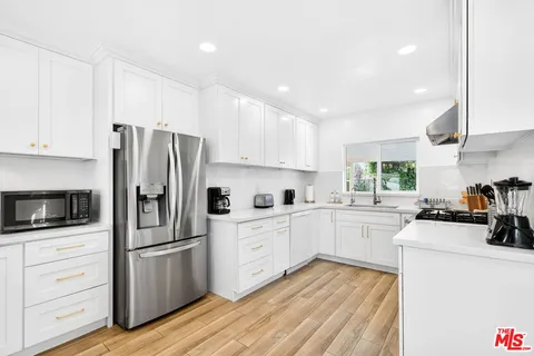 $1,700,000 | 5910 West 77th Place, Los Angeles, CA 90045