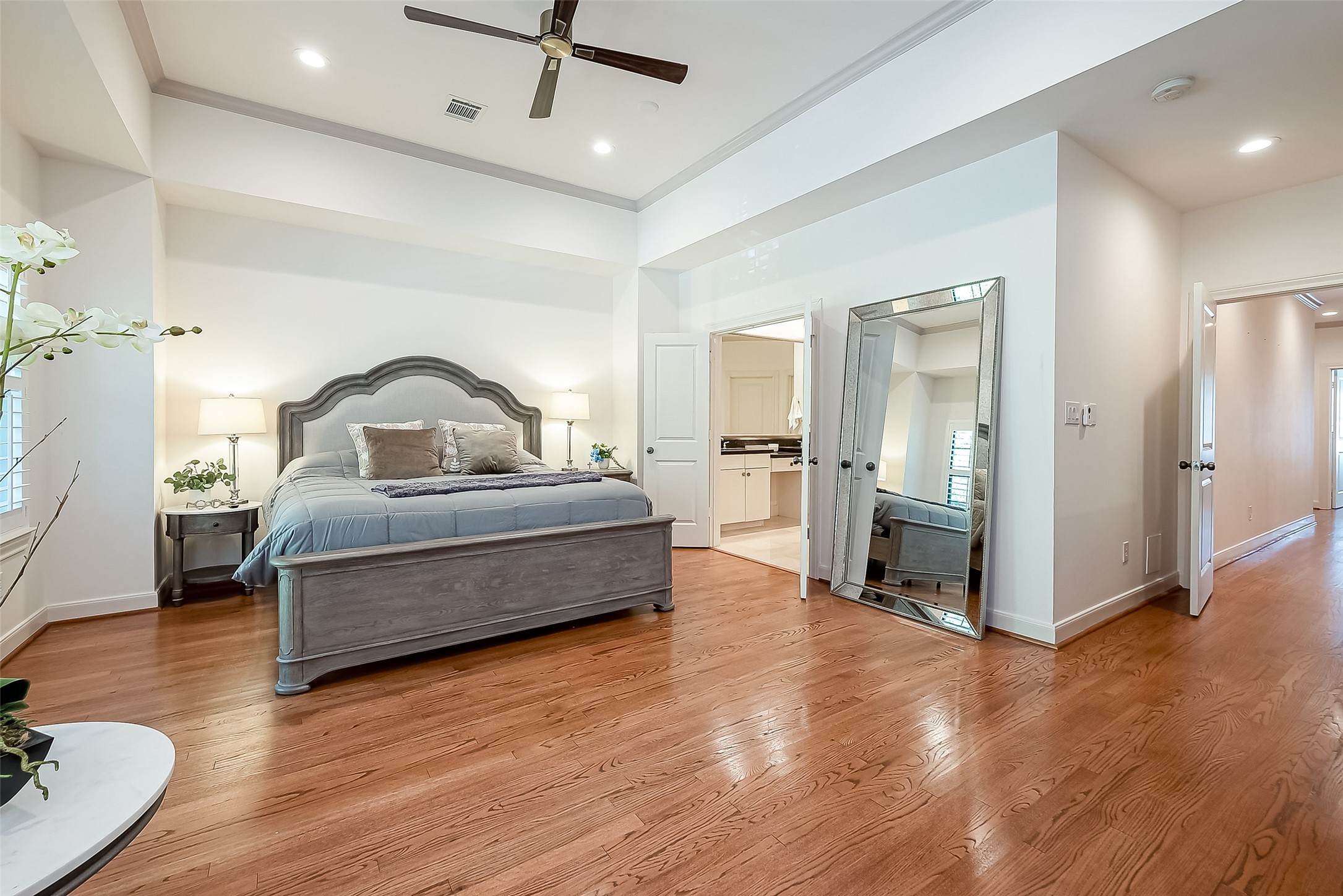 56 Riva Row The Woodlands, TX 77380 - Photo 24 of 36 a living room with furniture